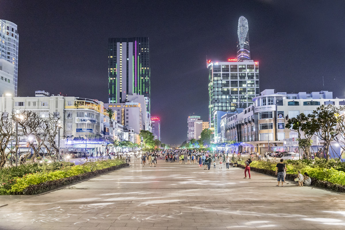 Nguyên Huê à Saigon le soir.