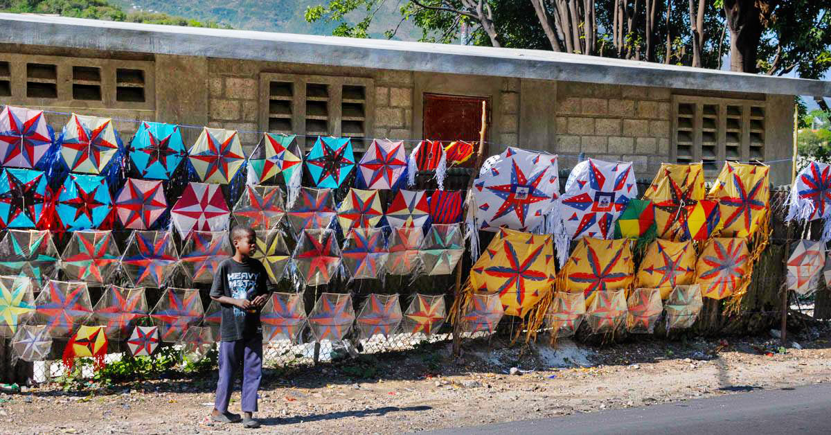 Cerfs-volants en vente à Port-au-Prince.