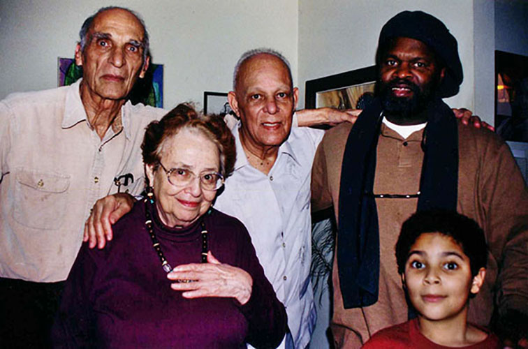 Franck Laraque, Paul Laraque, Tontongi, Rhoda Netchinsky et Jonah Toussaint chez Paul Laraque à Queens, NY en 2001