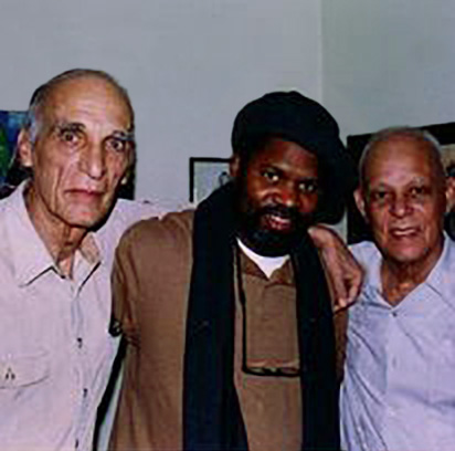 Tontongi avèk Franck e Paul Laraque lakay dènye a nan Queens, Nouyòk, an 2004.
