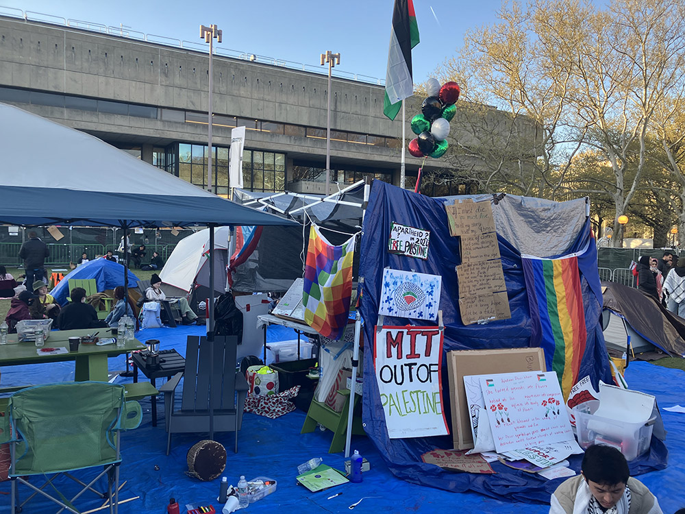 Encamping Harvard students to protest the Israeli war on Gaza and demanding divestment from Israel.